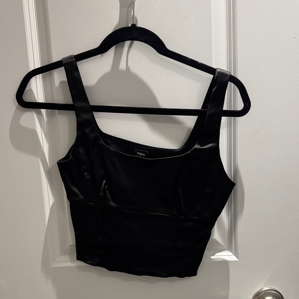 Size XS Aritzia going out top